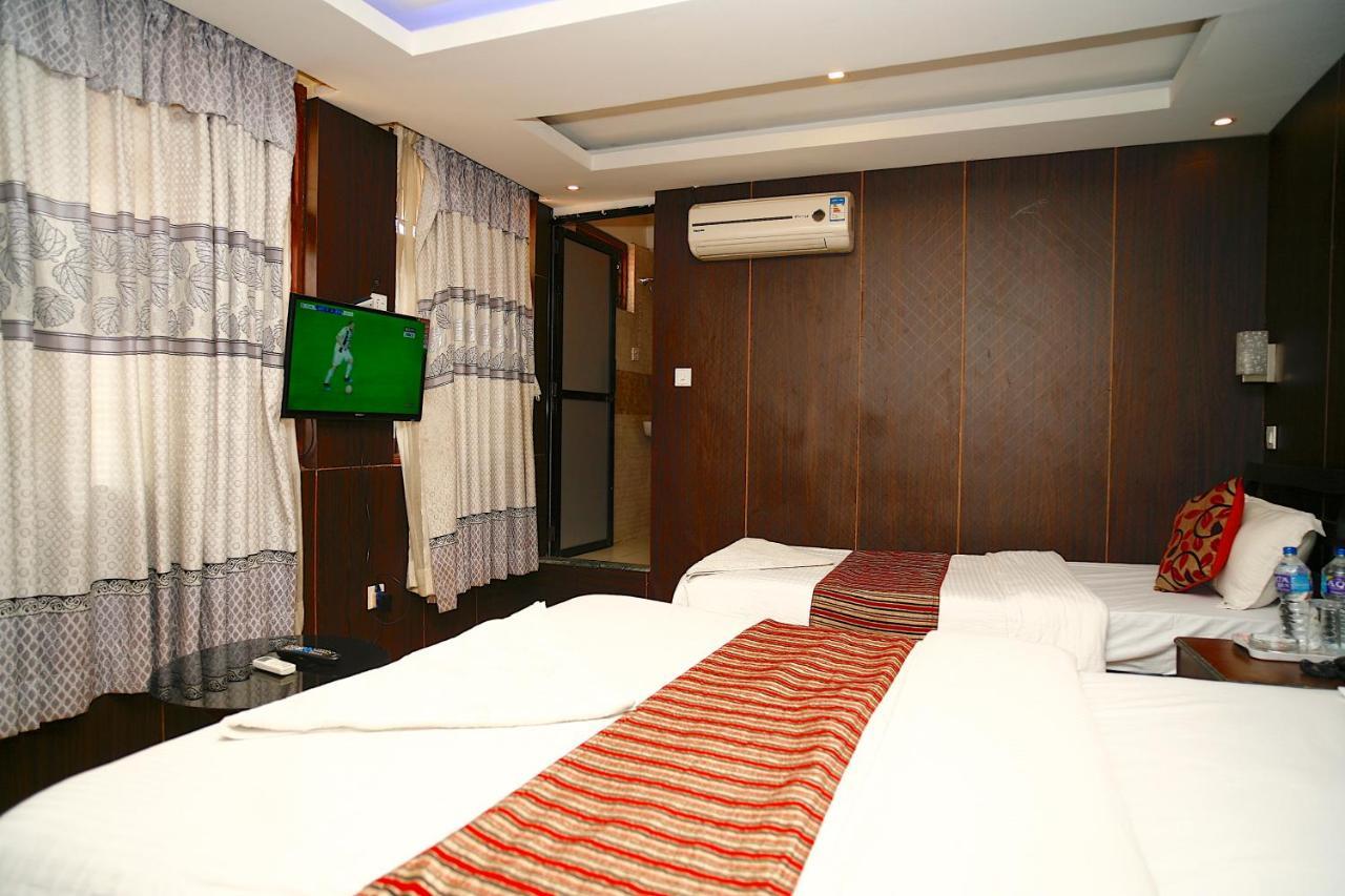 Traveler'S Holiday Inn Kathmandu Exterior photo